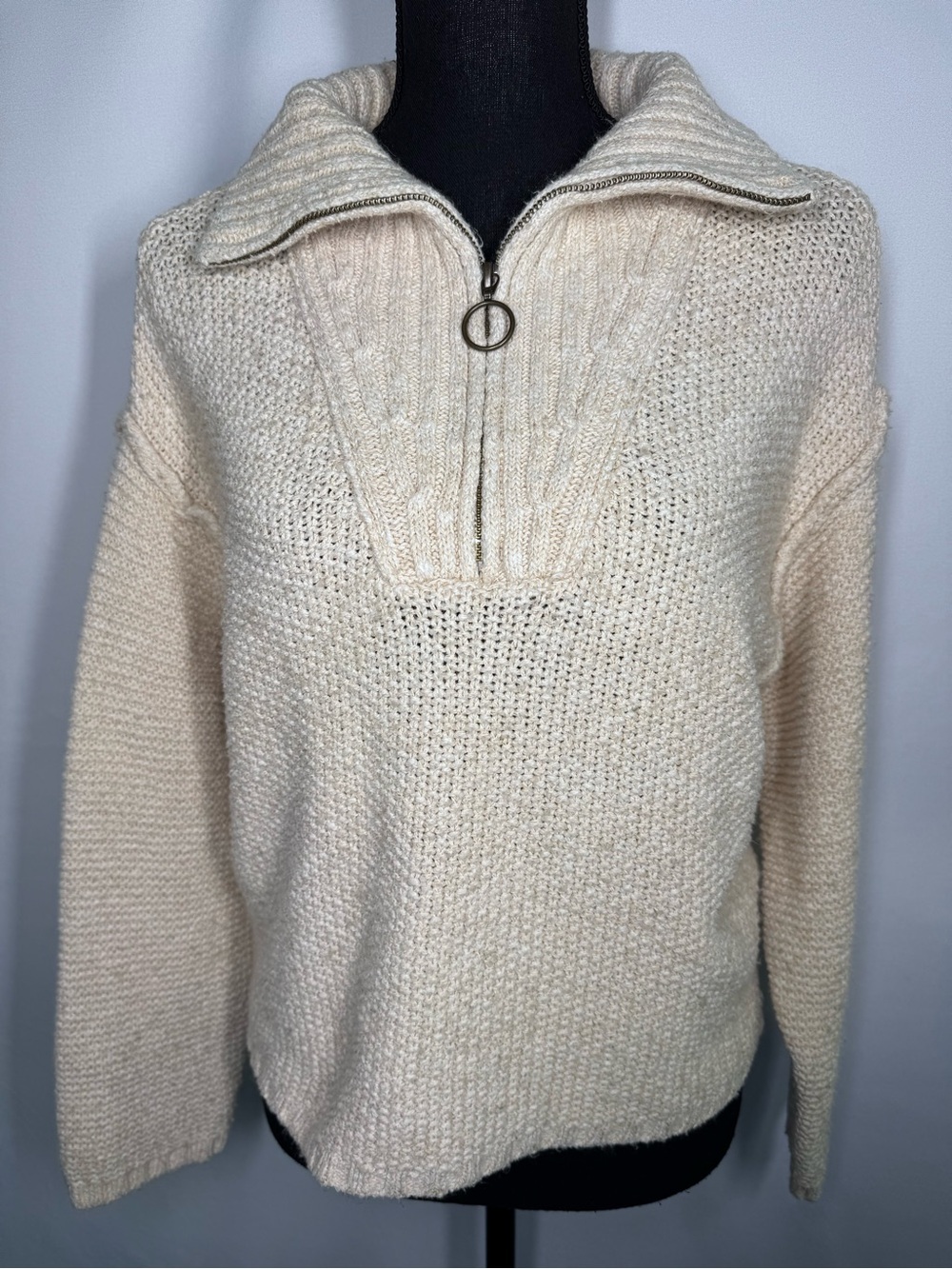 ❤️3/$30 Universal Thread Women’s Cream Quarter Zip Knit Sweater Size S